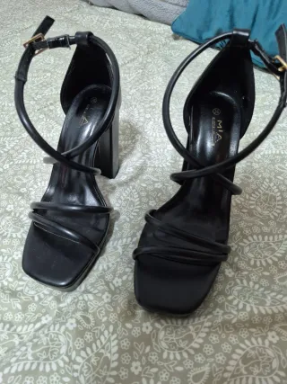 Sandalias de tacón MIA negras
