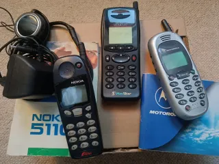 Lote di cellulari vintage Alcatel, Motorola, Nokia