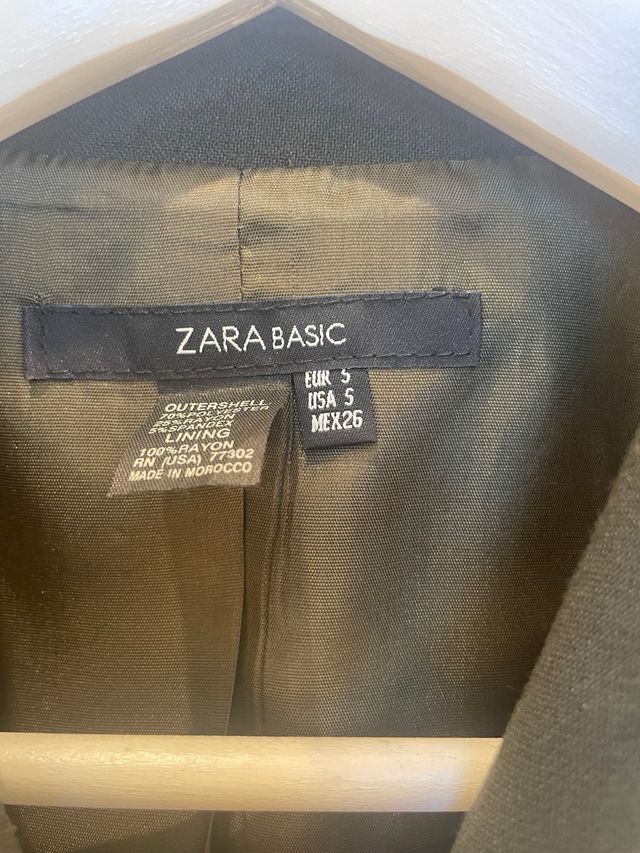 blazer Zara verde con coderas