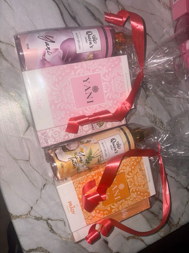 Cesta regalo Prady YANI - Perfume y Body Splash