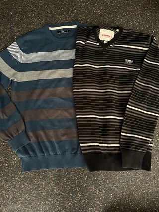 Confezione di due maglioni a righe da uomo: blu marino e nero