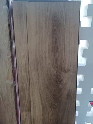 Suelo laminado tipo parquet