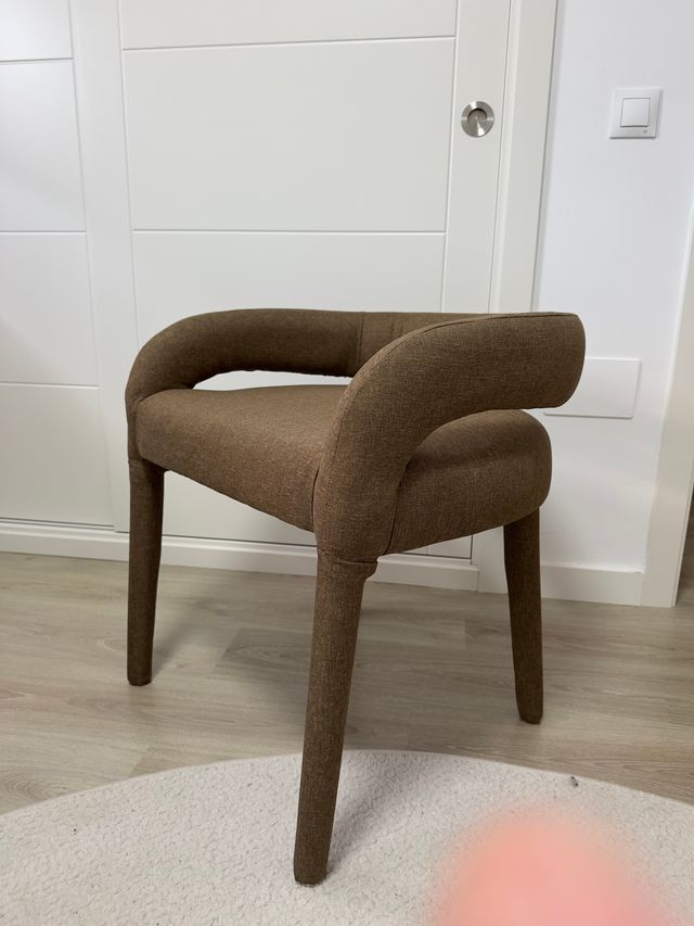 Silla tapizada moderna marrón