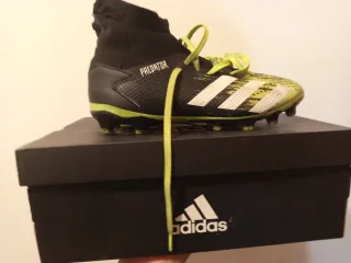 Botas de fútbol Predator Verde y Negro Talla 40