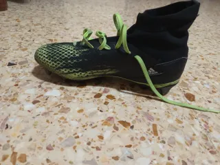 Botas de fútbol Predator Verde y Negro Talla 40