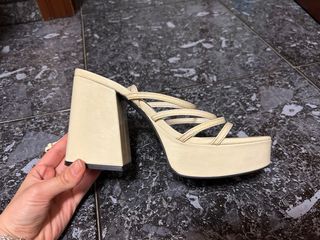 Zapatos de tacón plataforma beige