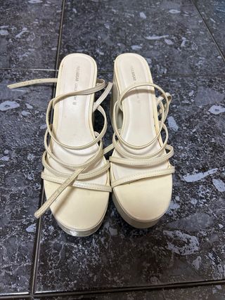 Zapatos de tacón plataforma beige