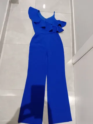 Mono azul con volantes