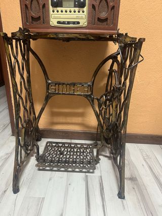 Pie de forja Singer + Radio sin usar