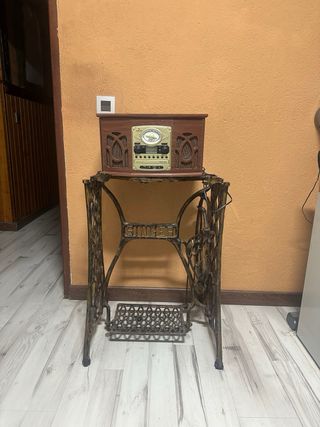Pie de forja Singer + Radio sin usar