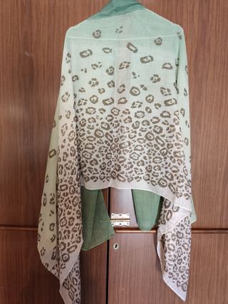 Pashmina Animal Print Verde y Beige