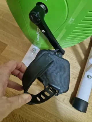 Bicicleta Estática Verde y Blanca