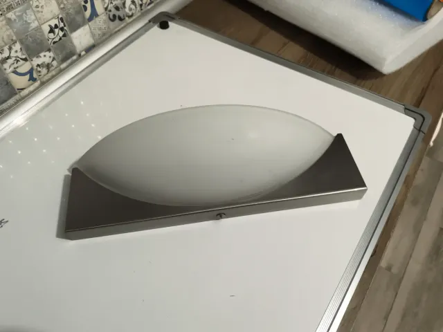 Lámpara de pared metal y cristal