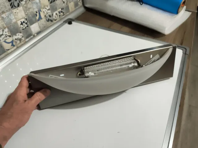 Lámpara de pared metal y cristal