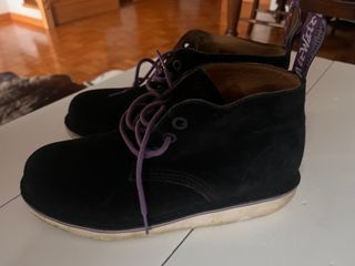 Botines Dr. Martens Negros con Cordones Morados