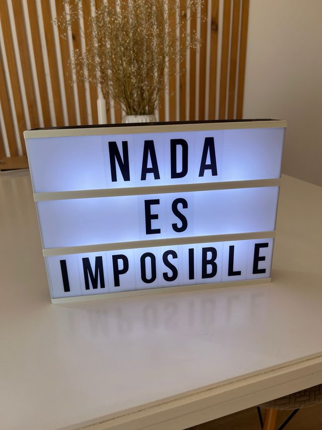 Caja de luz LED con letras