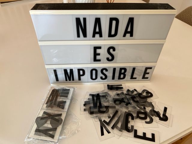 Caja de luz LED con letras