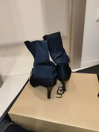 Stivaletti neri punta lucida