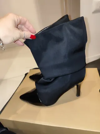 Stivaletti neri punta lucida