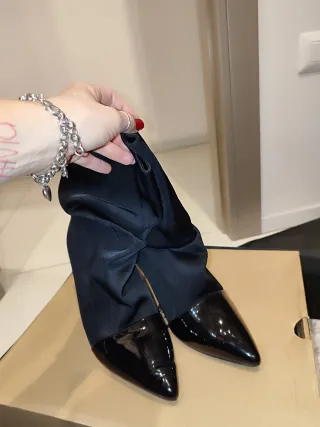 Stivaletti neri punta lucida