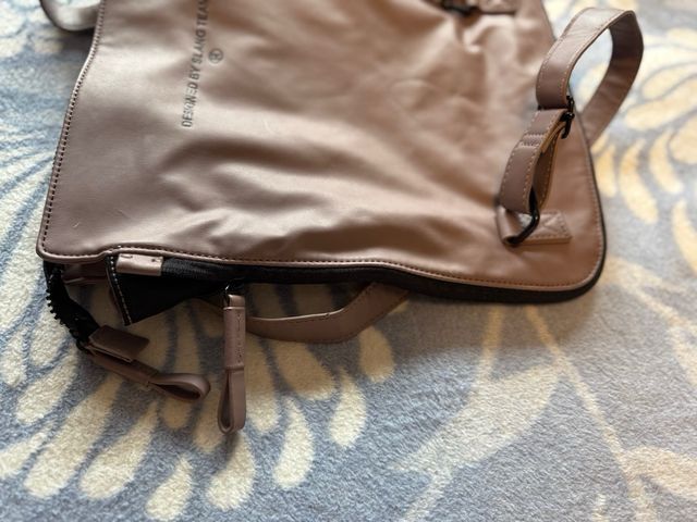 Mochila Slang Team BCN berengena clara