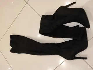 Stivali neri alti con tacco