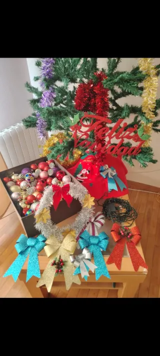 Árbol de Navidad con adornos