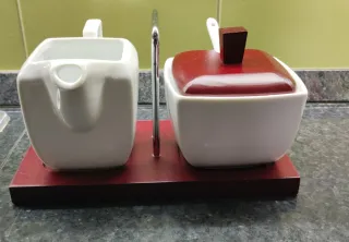 Set Lattiera e Zuccheriera con Vassoio