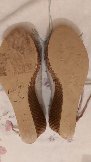 SANDALIAS CUÑAS Bimba y Lola Talla 39 Beige