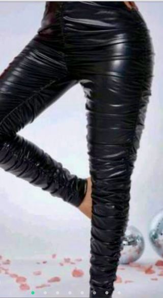 Leggings cuero negro fruncidos