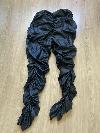 Leggings cuero negro fruncidos