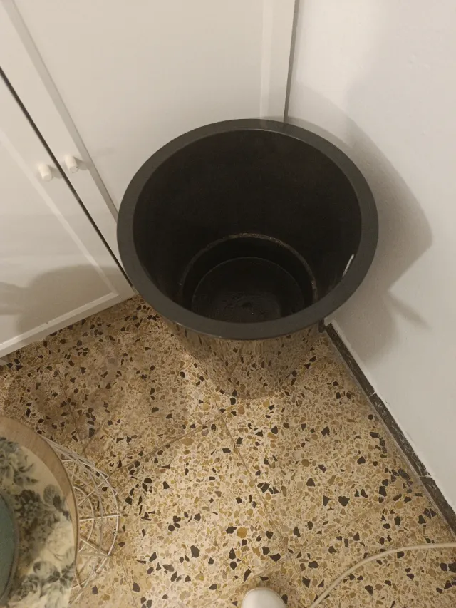 Vaso alto nero 33 cm di diametro, Tuit E3P