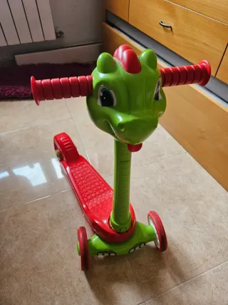 Patín infantil 3 ruedas diseño dragón