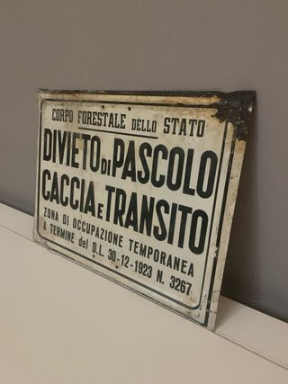 Insegna di Divieto Forestale Vintage
