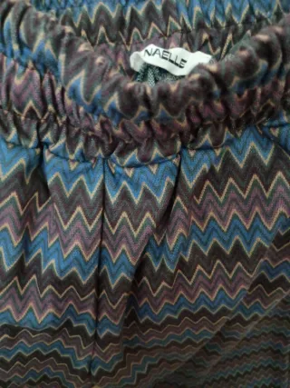 Pantalón palazzo Naelle azul y morado