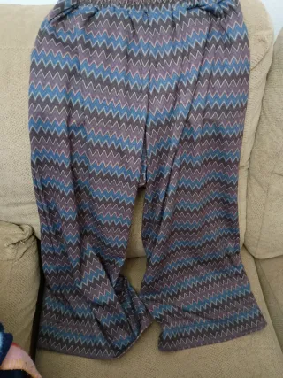 Pantalón palazzo Naelle azul y morado