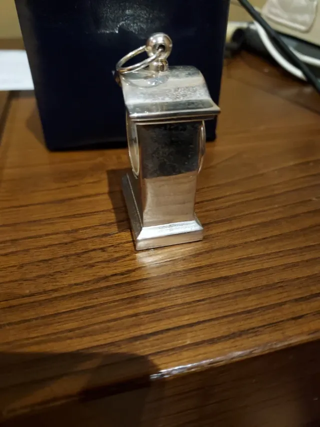 Reloj en miniatura de acero inoxidable vintage