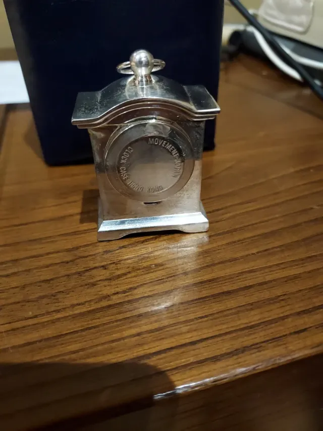 Reloj en miniatura de acero inoxidable vintage