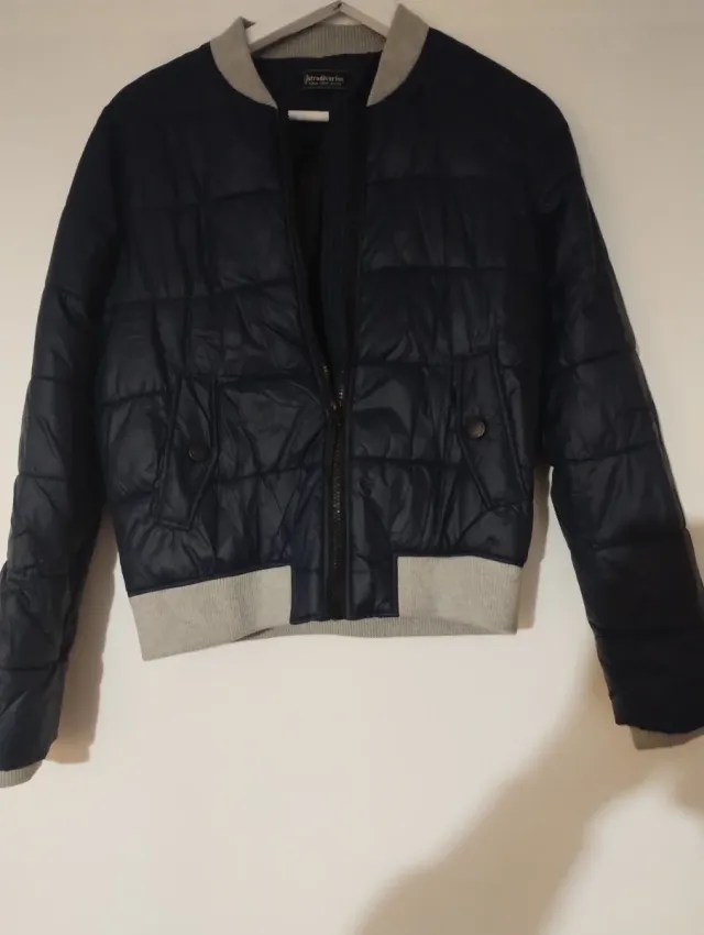 Cazadora impermeable azul y gris