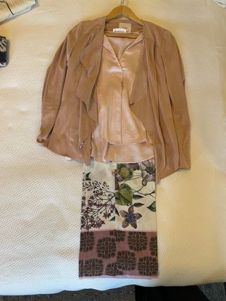 Conjunto chaqueta y blusa rosa