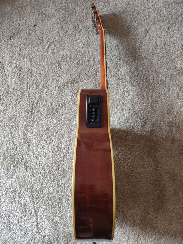 Guitarra Acústica Rochester nueva.