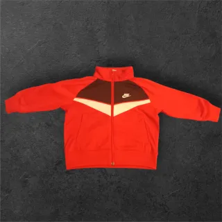 Chaqueta deportiva Nike roja y negra