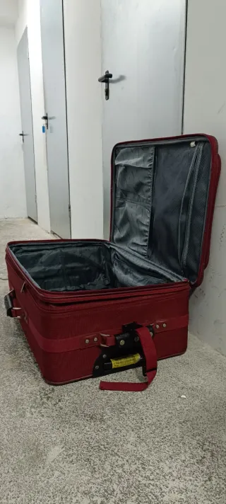 XXL Maleta de viaje en Granate marca Karpatos