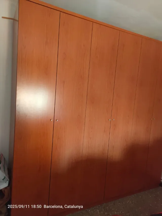Armario vestidor de madera