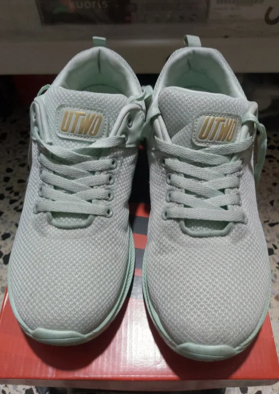 Zapatillas UTWO cómodas color verde y dorado