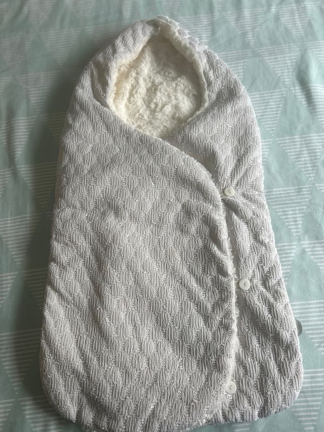 Saco para bebé marca Paz Rodríguez