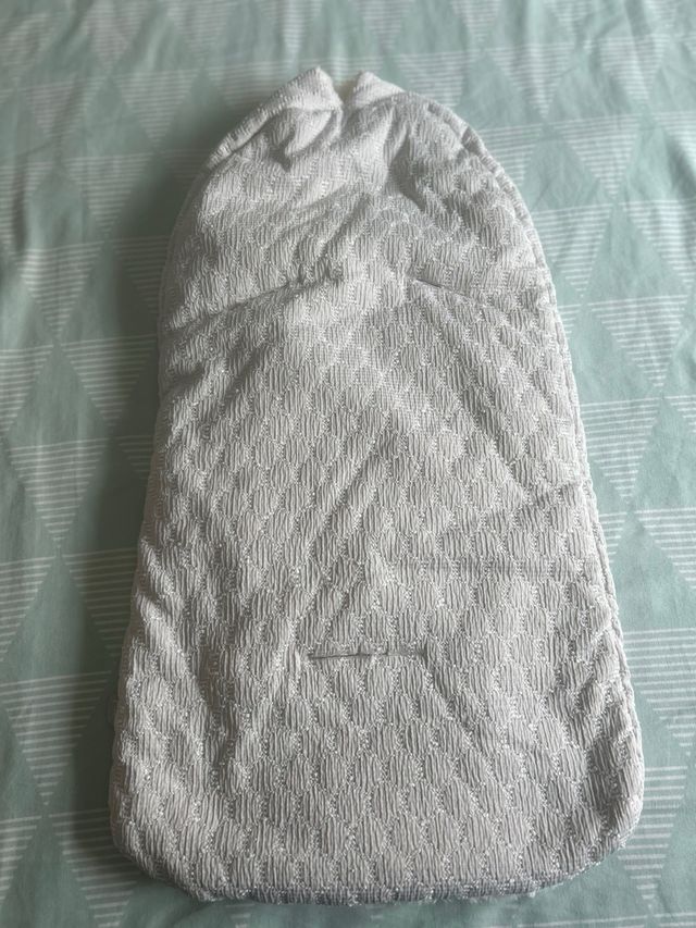 Saco para bebé marca Paz Rodríguez