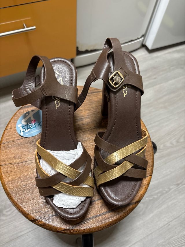Sandalias Esteria Marrón y Dorado