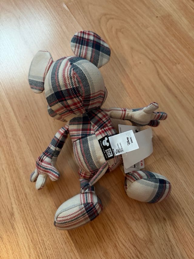 Peluche Mickey Mouse a cuadros Uniqlo