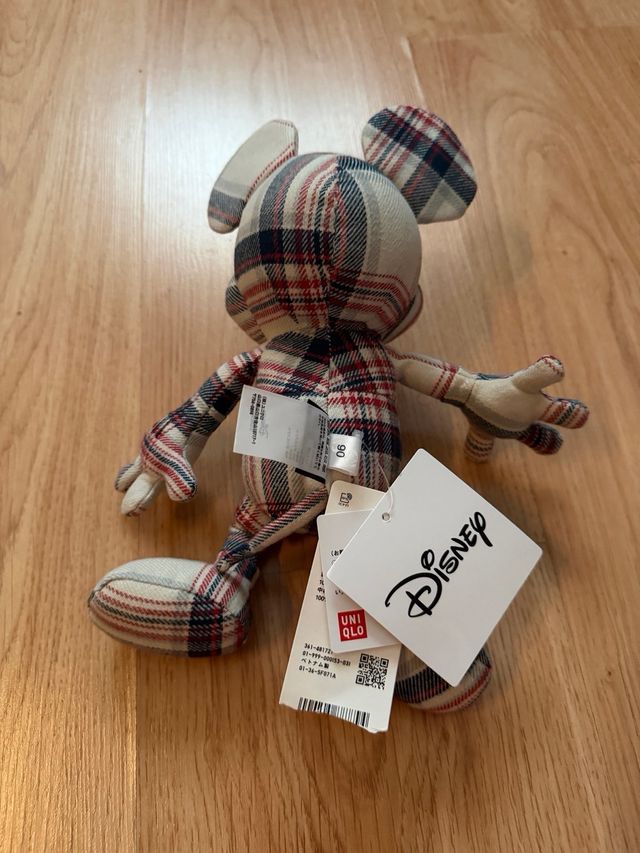 Peluche Mickey Mouse a cuadros Uniqlo